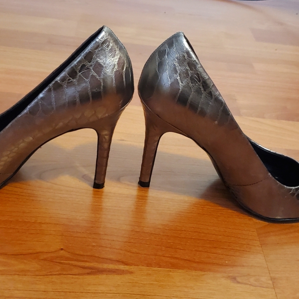 Loft Pumps - Picture 2 of 5